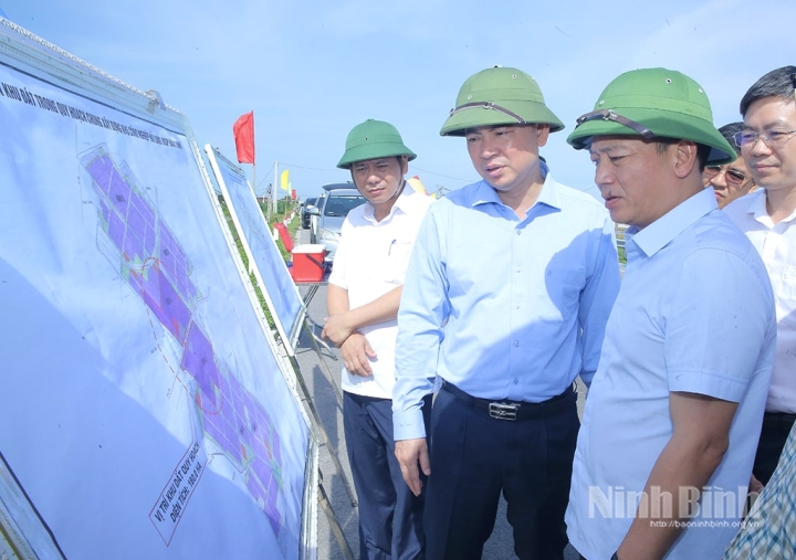 Lãnh đạo UBND tỉnh làm việc về hoạt động xây dựng và sản xuất, kinh doanh tại một số công trình, dự án trọng điểm